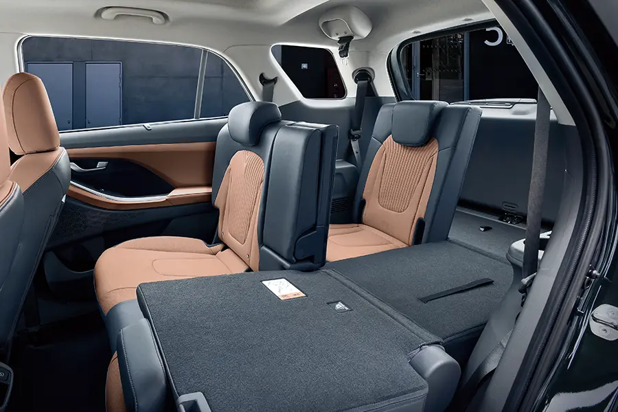 Alcazar_Interior 900 x 600 Multiple seat adjustments
