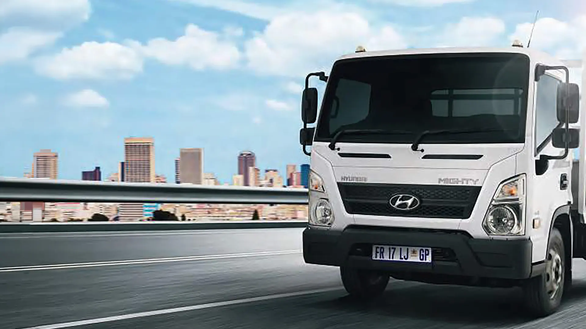 EX-8 Chassis Cab_Gallery 1920 x 1080 01
