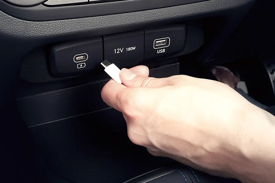 Exter_Interior 900 x 600 USB Charging