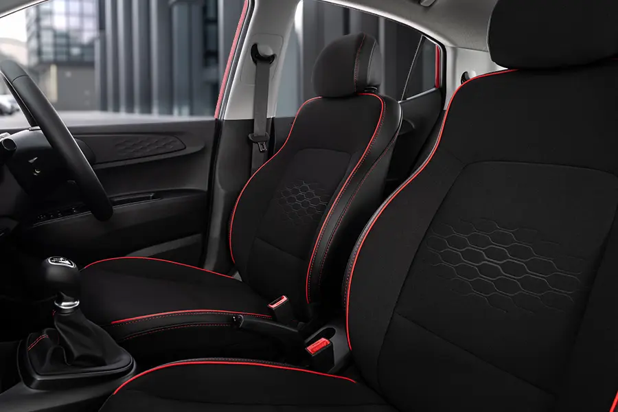 G i10_Interior 900 x 600 Interior Red Trim