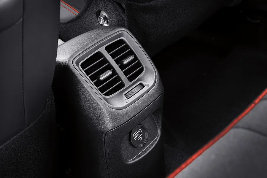 G i10_Interior 900 x 600 USB Charger Rear VEnts