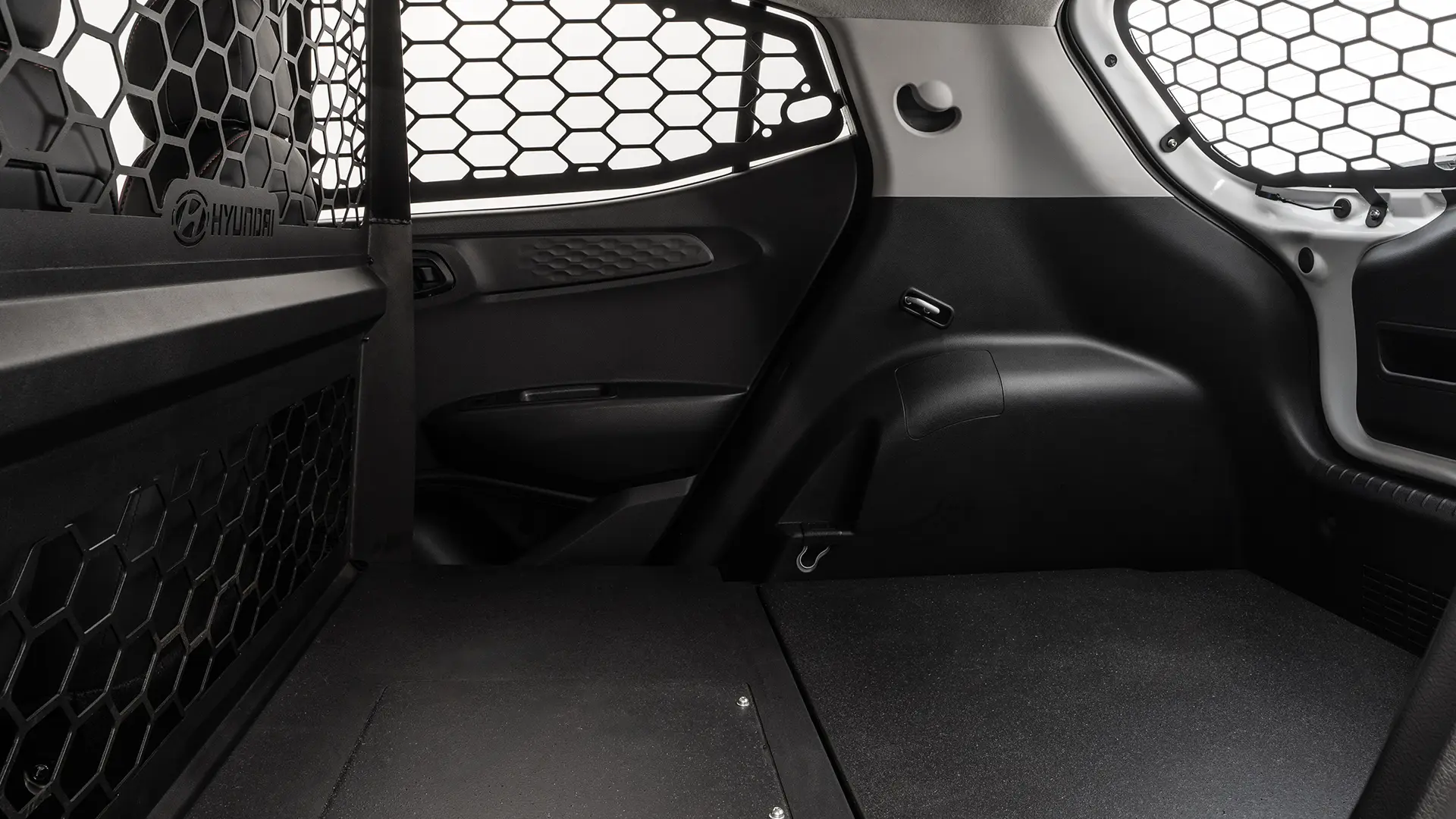 Grand i10 Cargo_Gallery 1920 x 1080 07