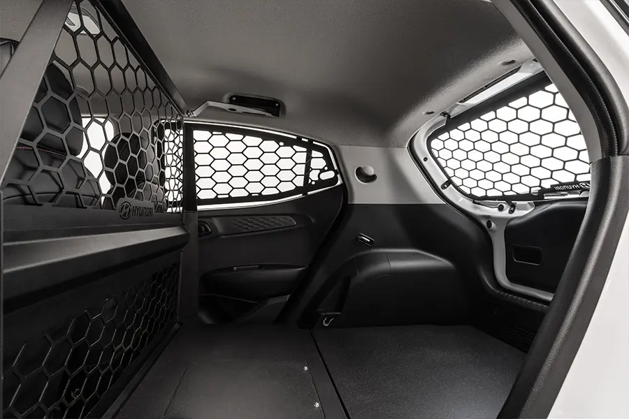 Grand i10 Cargo_Interior 900 x 600 Storage space