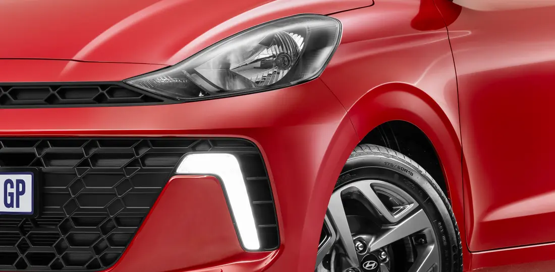 Grand i10 Sedan_Exterior 1100 x 540 Halogen Headlamps