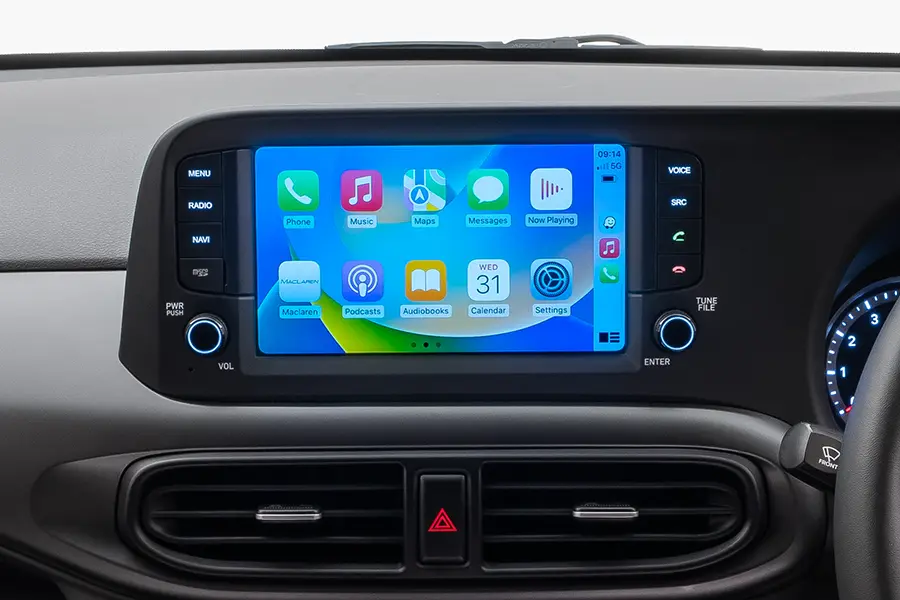 Grand i10 Sedan_Interior 900 x 600 Infotainment