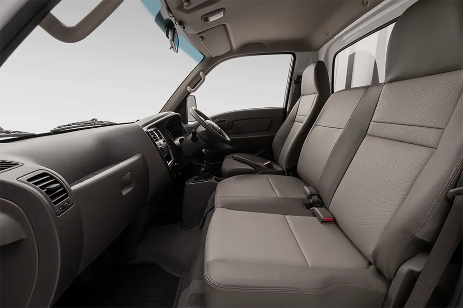 H-100 Deck_Interior 900 x 600 Easy access seating