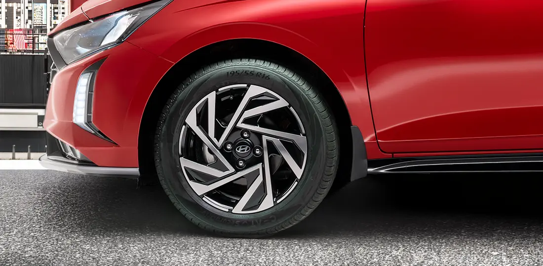 i20_Exterior 1100 x 540 16 inch Wheels