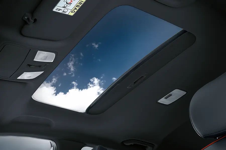 i20_Interior 900 x 600 Sunroof
