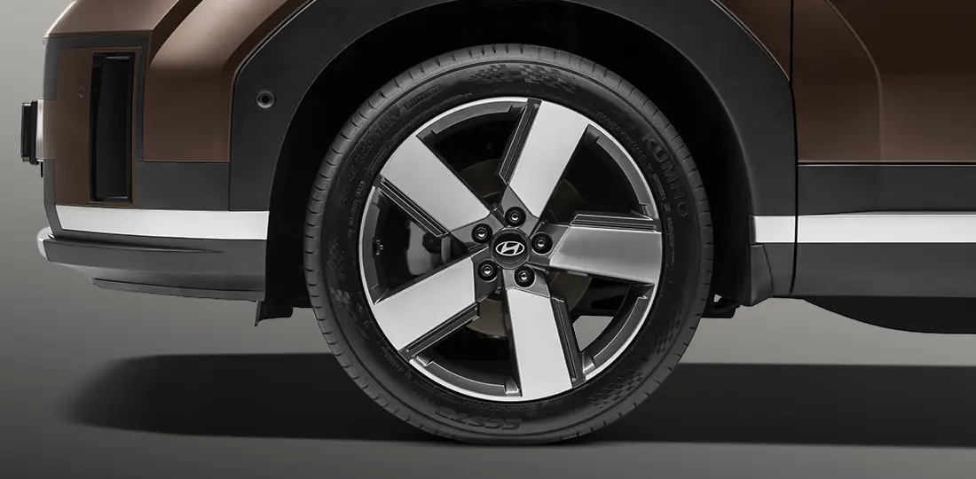 Santa Fe Exterior 1100 x 540 20inch Wheels