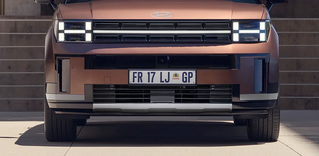 Santa Fe Exterior 1100 x 540 Daytime lights and grille