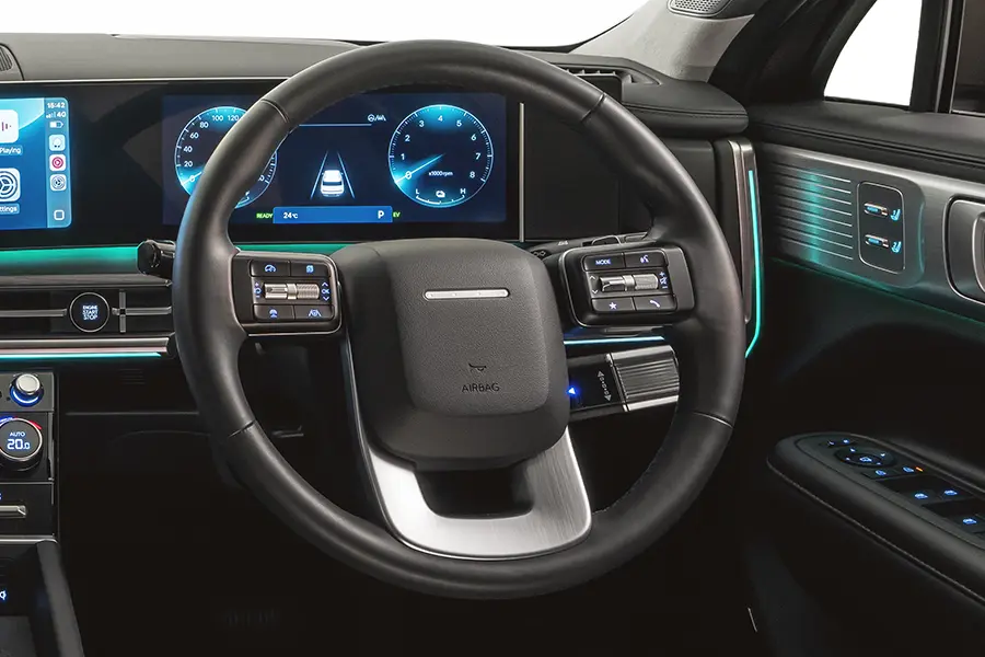 Santa Fe_Interior 900 x 600 Heated Steeering Wheel