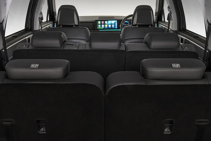 Santa Fe_Interior 900 x 600 Seven Seats