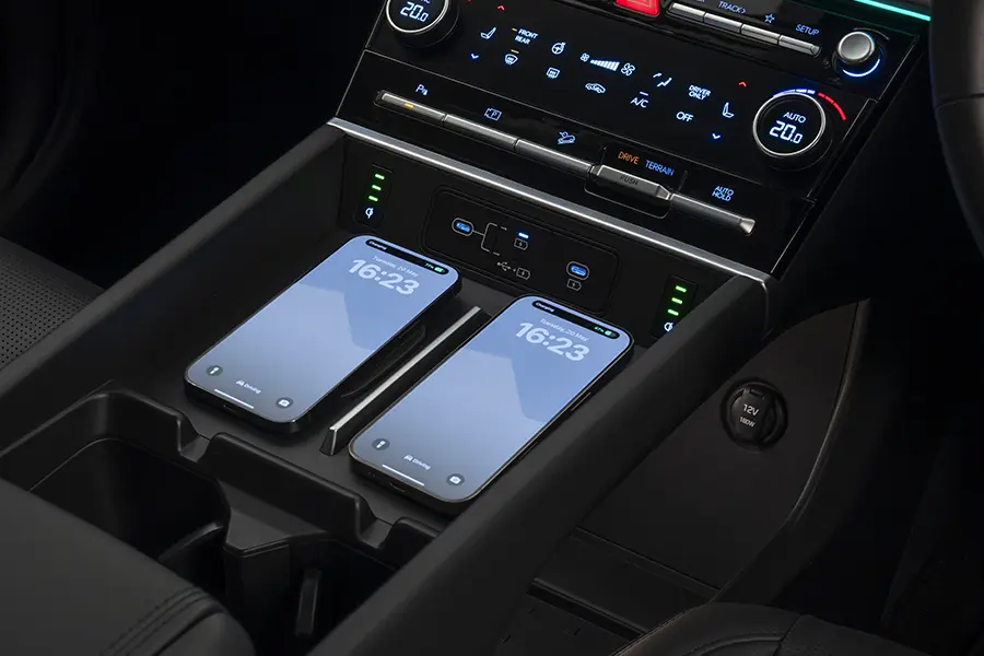 Santa Fe_Interior 900 x 600 Wireless Charging