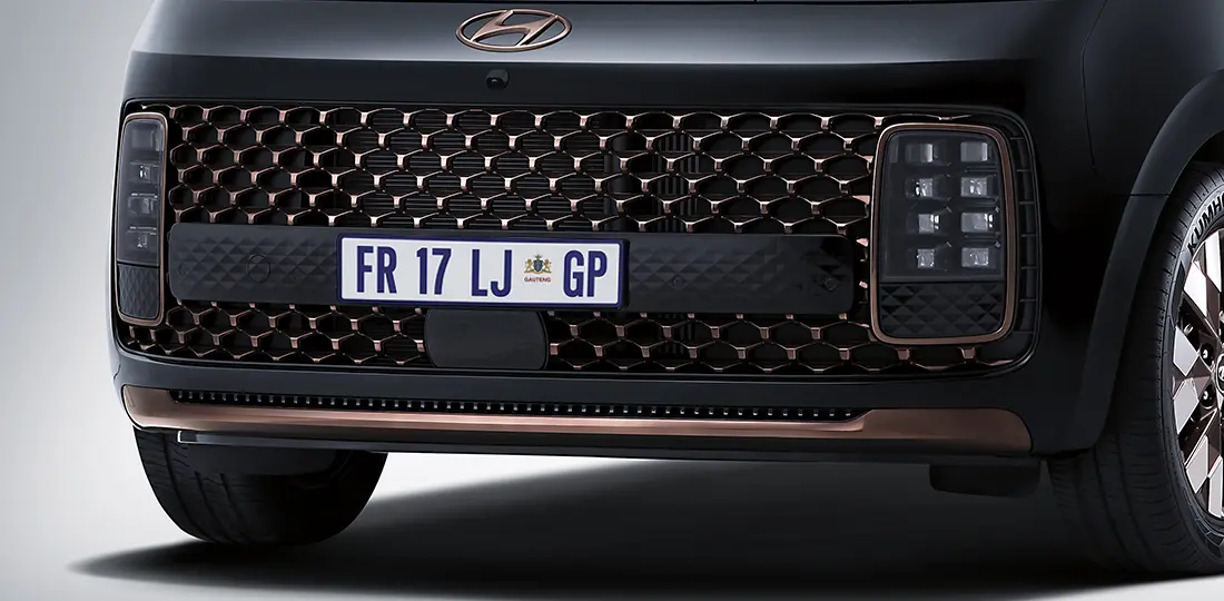 STARIA_Exterior 1100x540 Chrome Grille