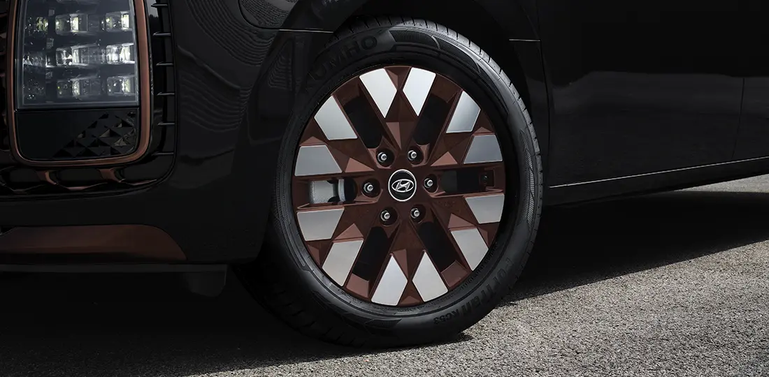 STARIA_Exterior 1100x540 Wheels 18 inch