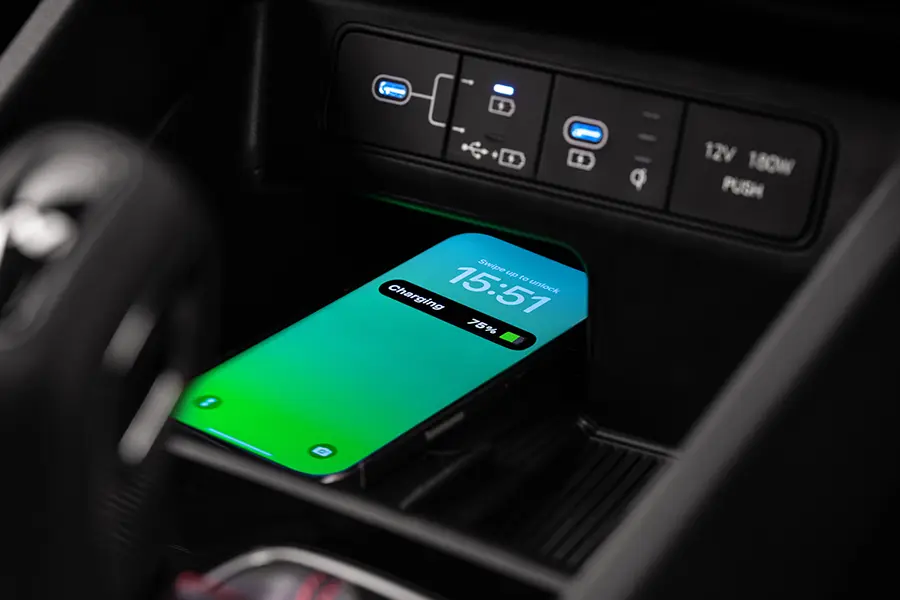 Tucson_Interior 900 x 600 Wireless Charging