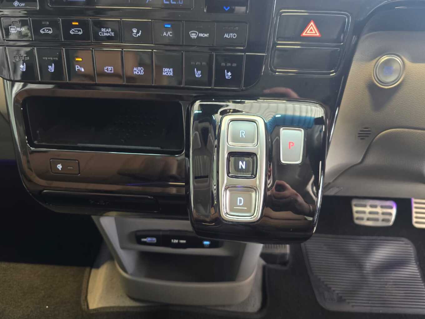 2026 Hyundai STARIA image 9