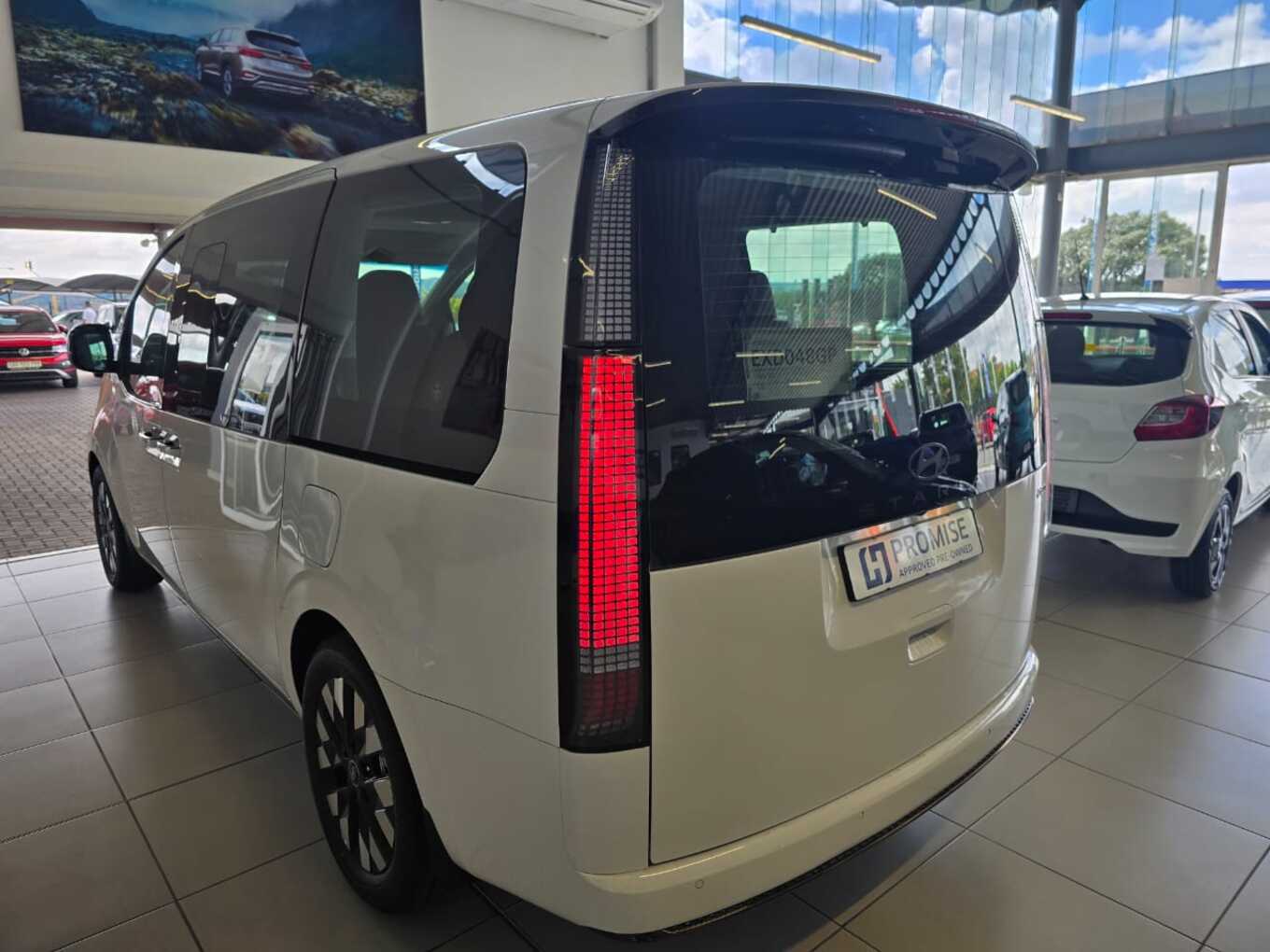 2026 Hyundai STARIA image 2