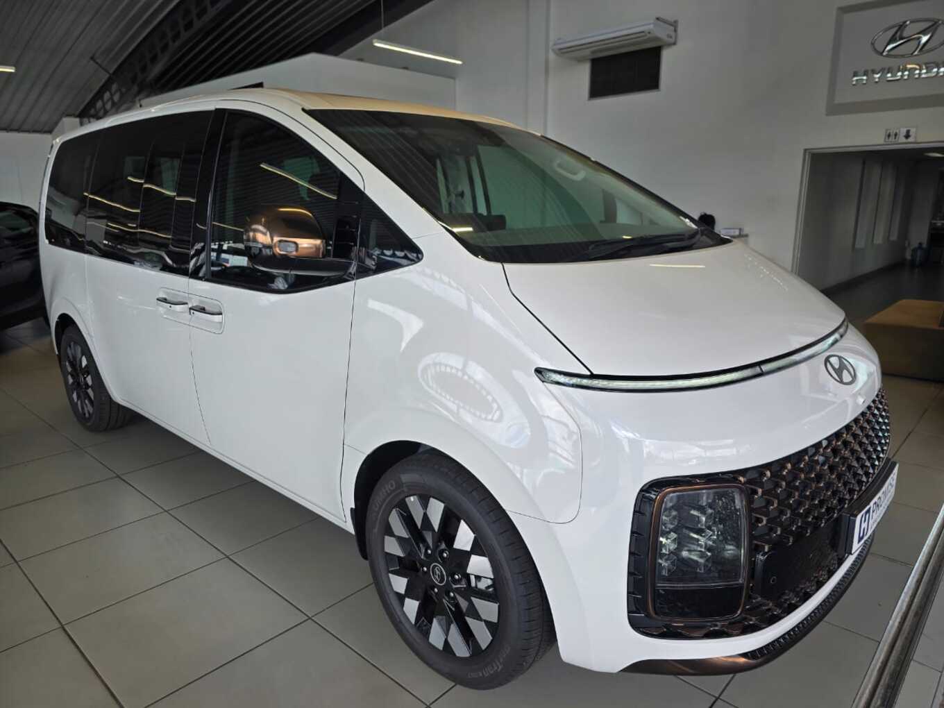 2026 Hyundai STARIA image 1
