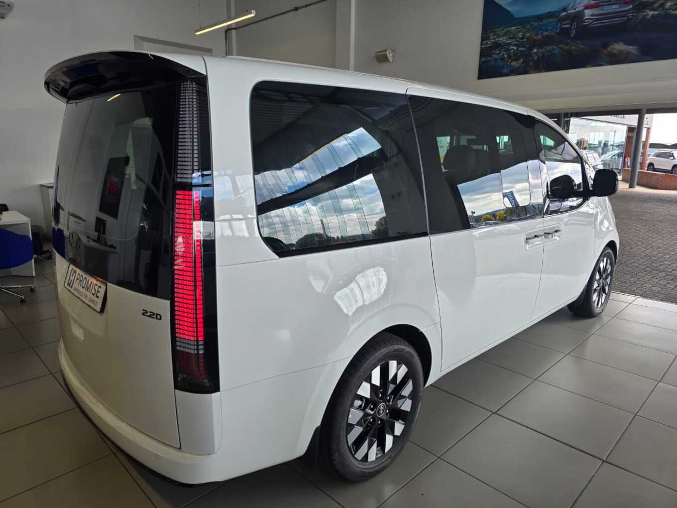 2026 Hyundai STARIA image 6