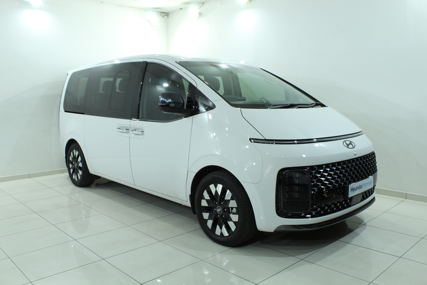 2026 Hyundai STARIA image 3