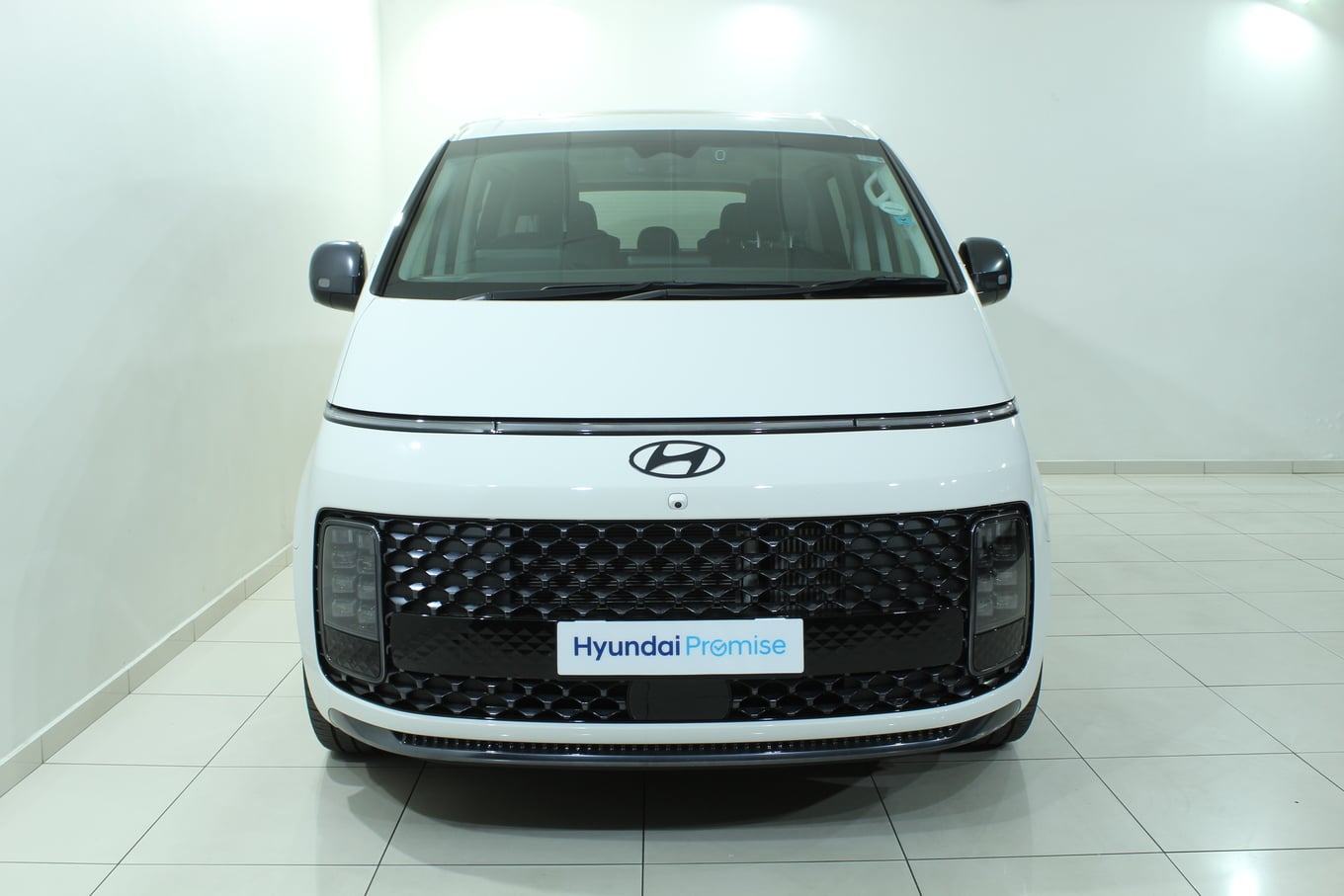 2026 Hyundai STARIA image 2