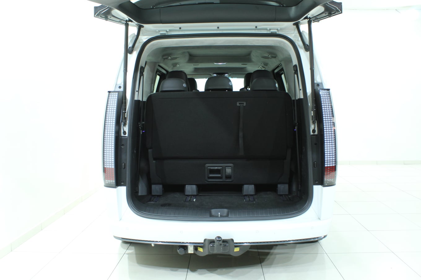2026 Hyundai STARIA image 8