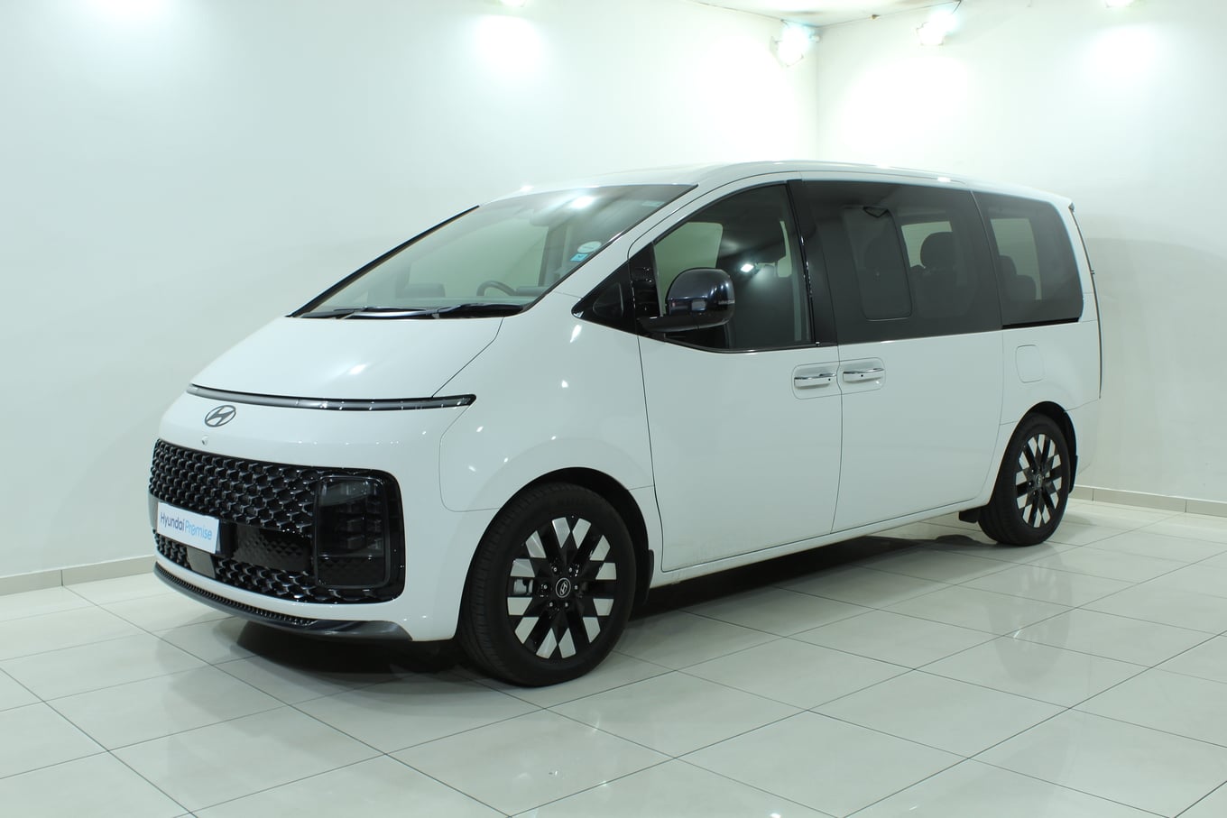 2026 Hyundai STARIA image 1