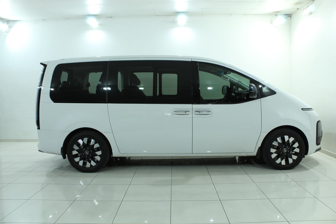 2026 Hyundai STARIA image 4