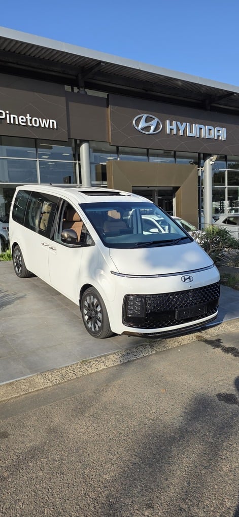 2026 Hyundai STARIA image 3