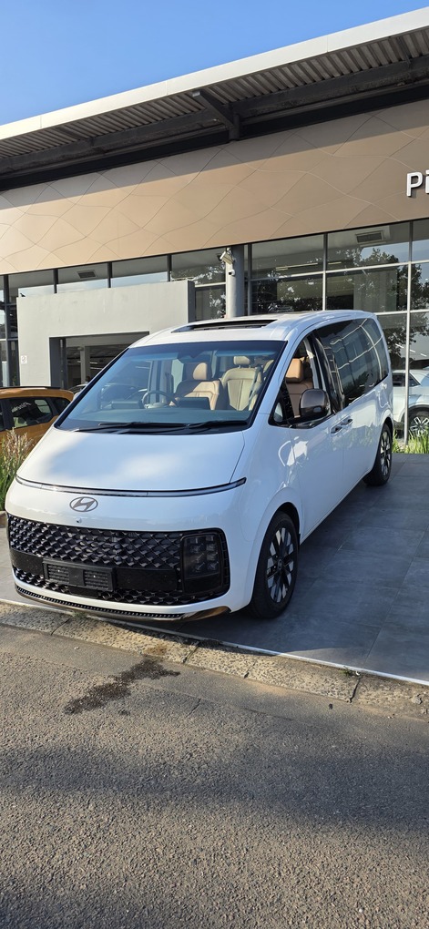 2026 Hyundai STARIA image 1
