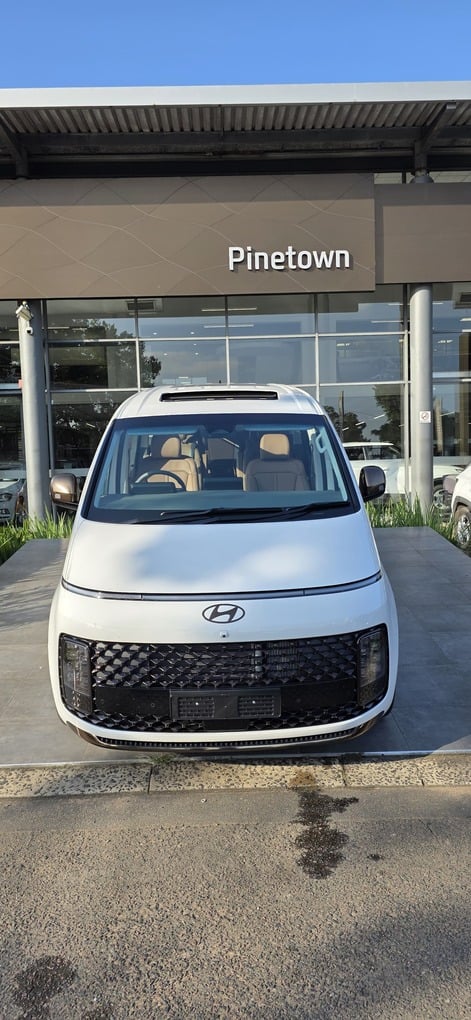 2026 Hyundai STARIA image 2