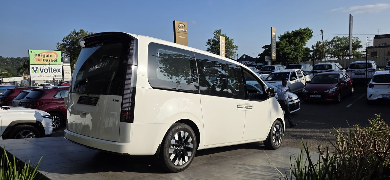 2026 Hyundai STARIA image 4