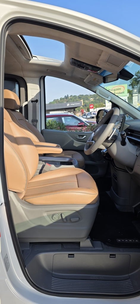 2026 Hyundai STARIA image 8