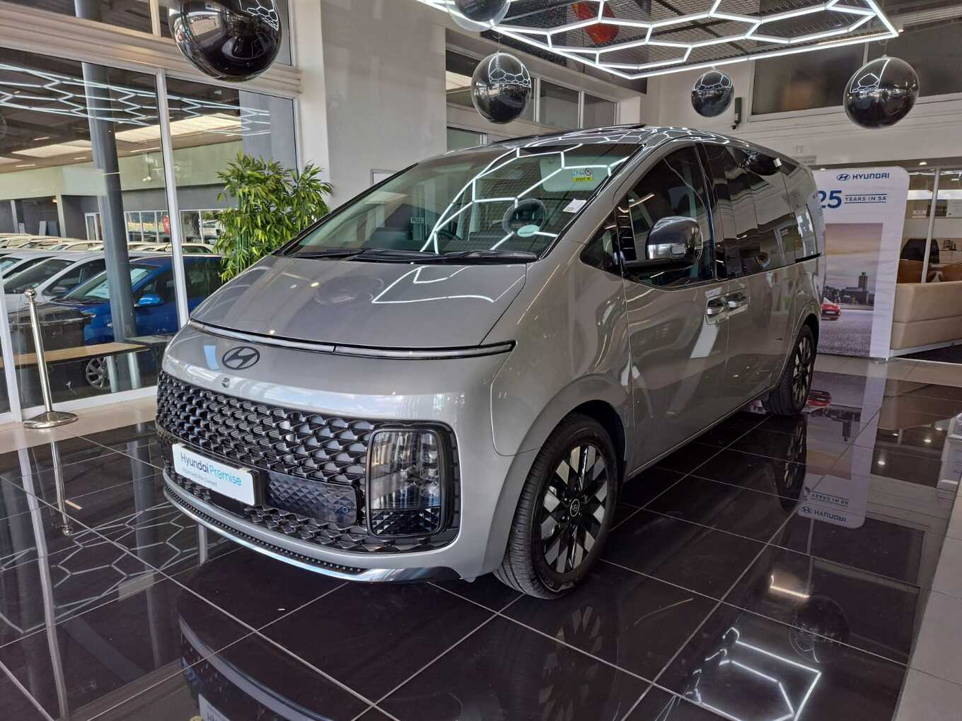 2026 Hyundai STARIA image 3
