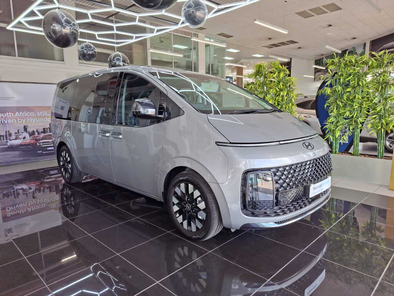 2026 Hyundai STARIA image 1