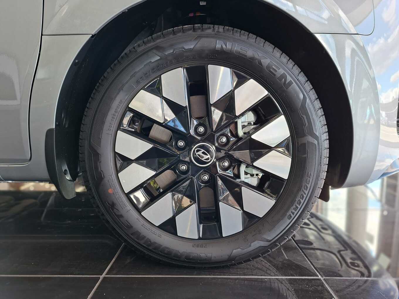 2026 Hyundai STARIA image 7