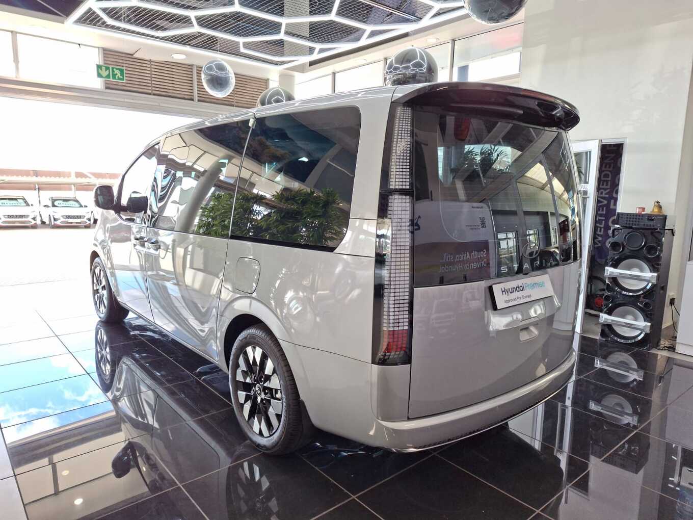 2026 Hyundai STARIA image 4