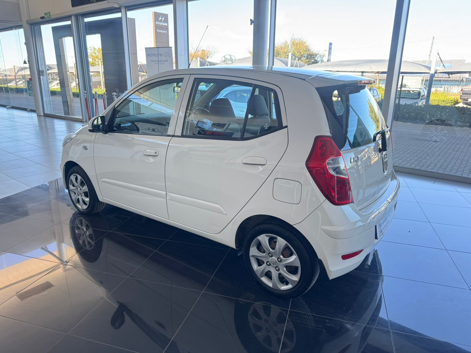 2017 HYUNDAI i10 1.1 MOTION MANUAL thumbnail 3