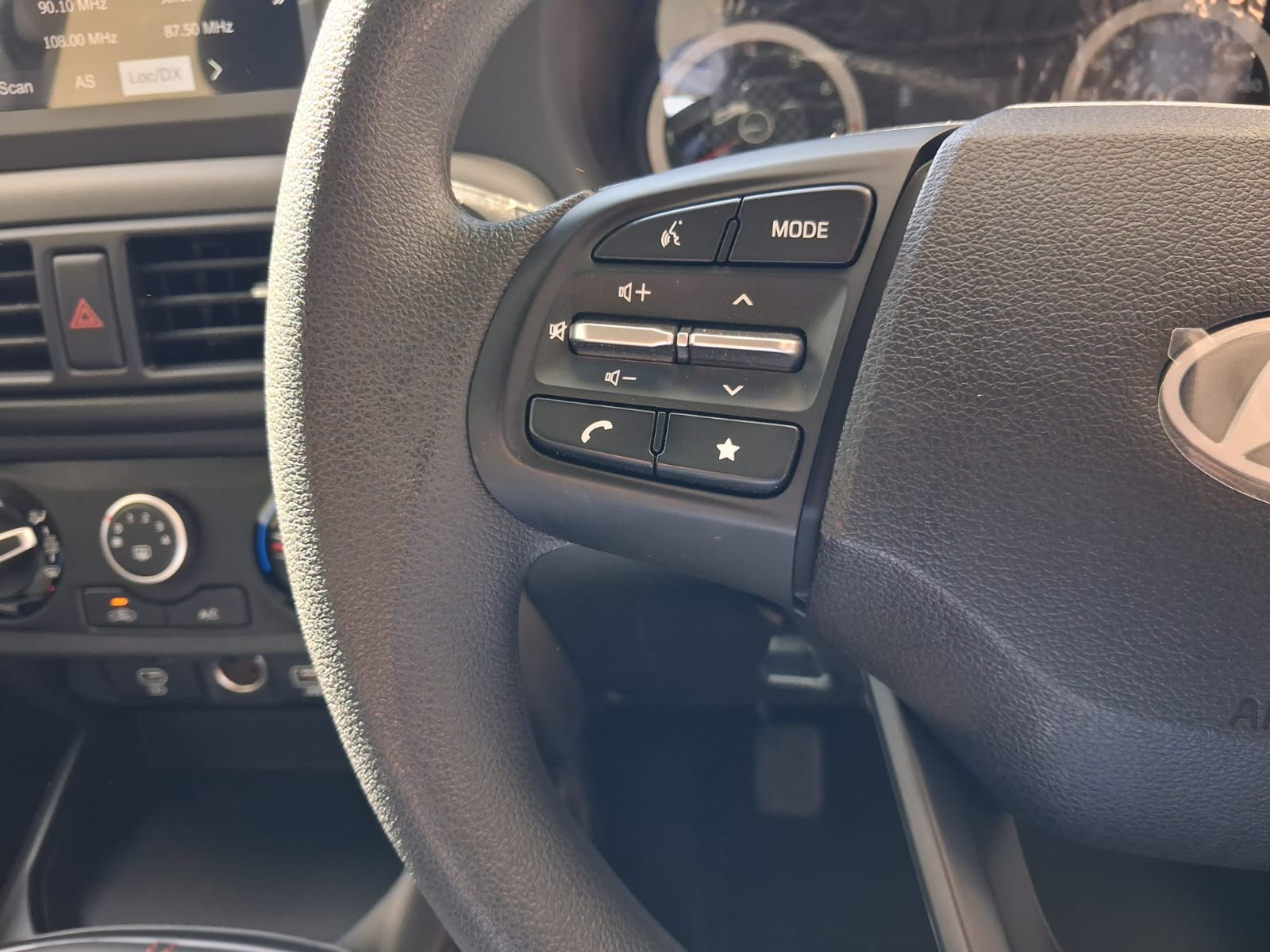 2025 HYUNDAI GRAND i10 1.0 PREMIUM M/T MY24 thumbnail 2